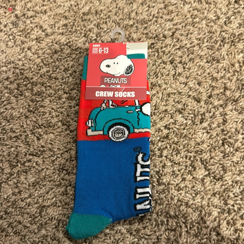 Peanuts Snoopy in car crew socks
